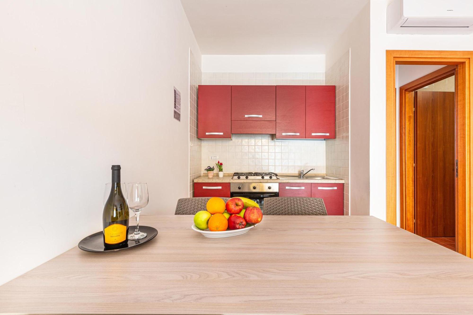 Blusea Beach Apartments San Pietro in Bevagna Luaran gambar